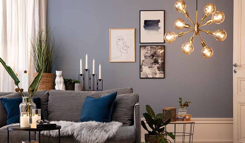 Vardagsrum med soffgrupp, och inredning från Clas Ohlson