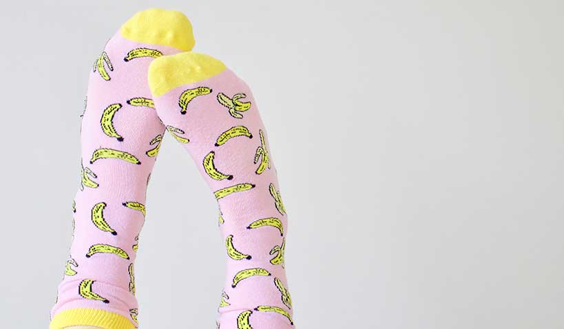 Rosa strumpor med bananmönster