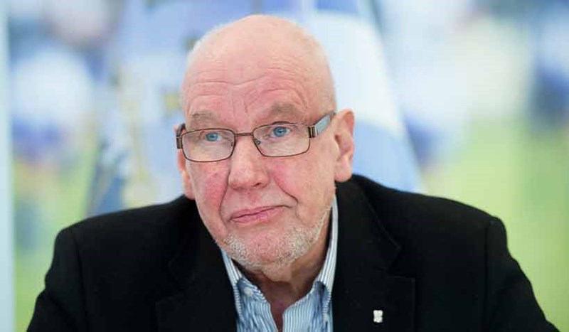 En närbild på Gunnar Larsson med suddig bakgrund