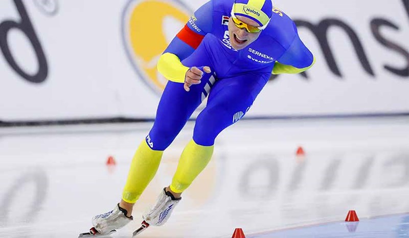 Nils Van Der Poel åker skridskor