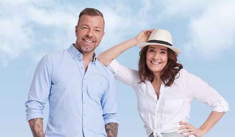 Agneta Sjödin och Casper Janebrink, programledare är BingoLottos Sommarkväll