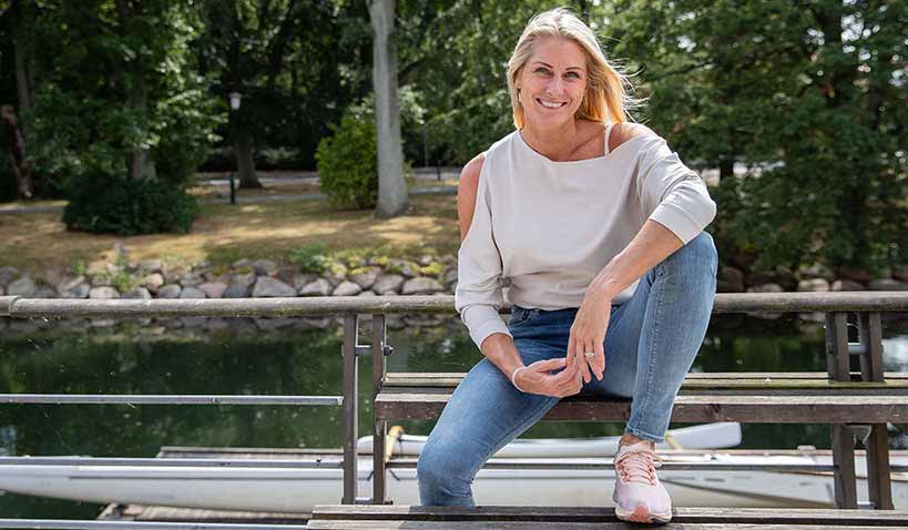 Erica Johansson sitter ute.