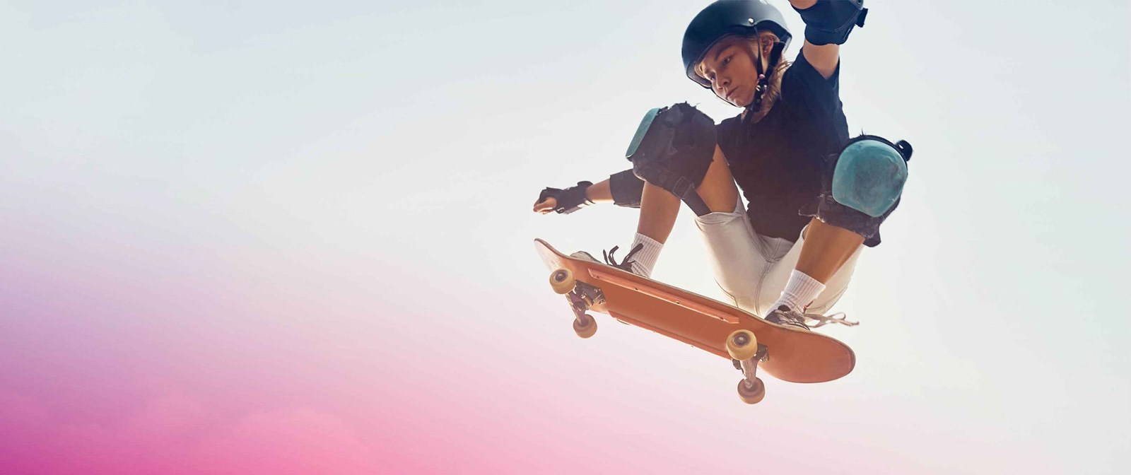 Skateboardåkare som gör ett hopp i luften.