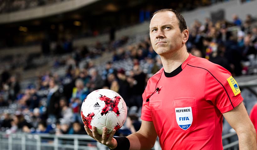 Domare i fotboll, Jonas Eriksson.